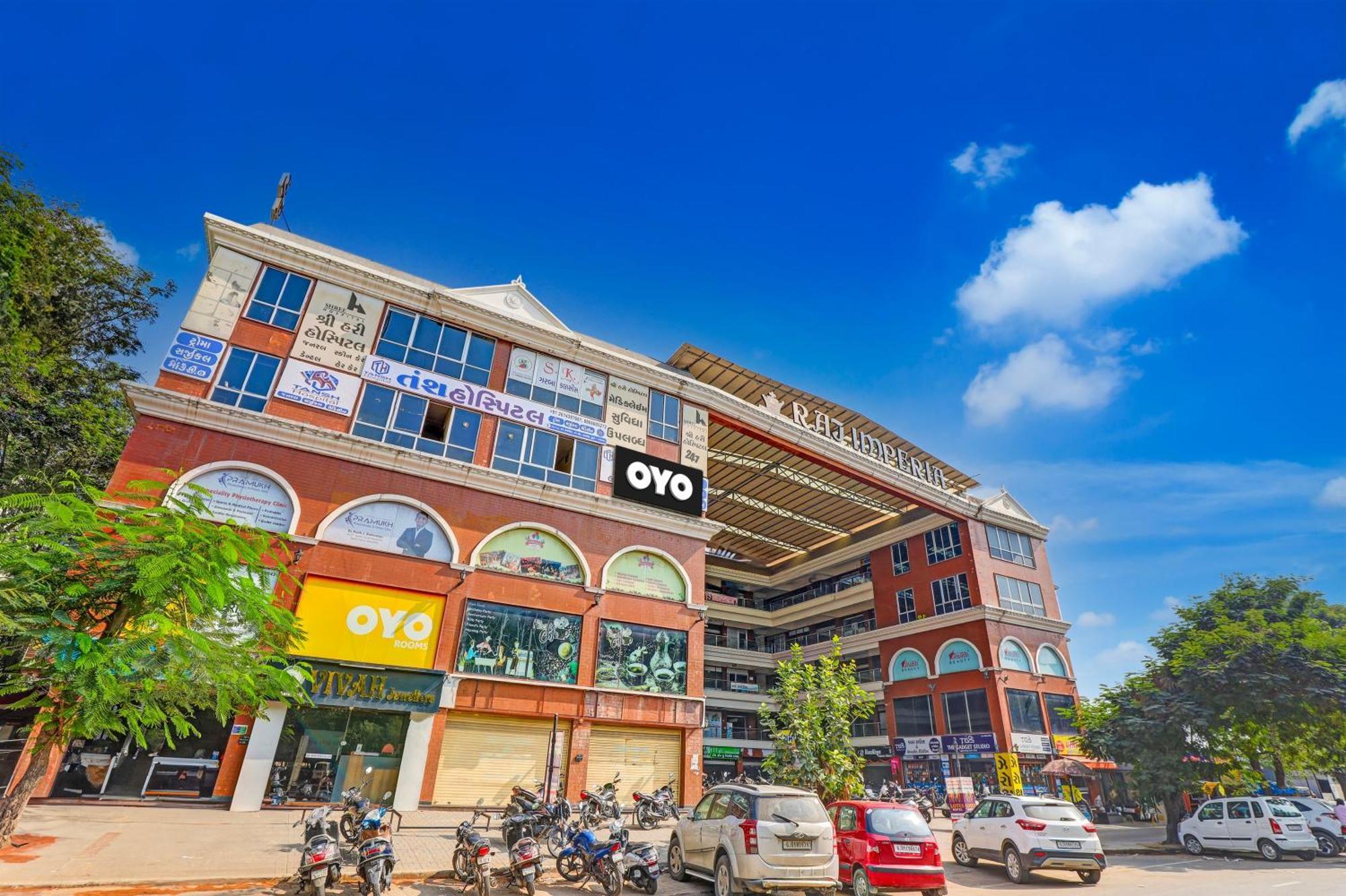 Hotel O Lotus Hotel Surat Ngoại thất bức ảnh