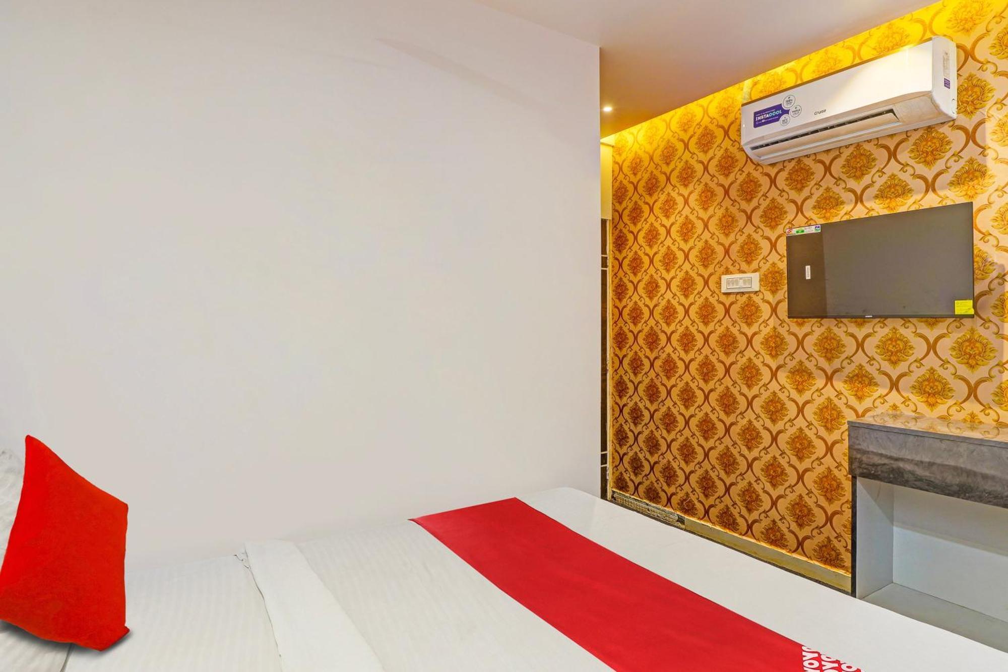 Hotel O Lotus Hotel Surat Ngoại thất bức ảnh