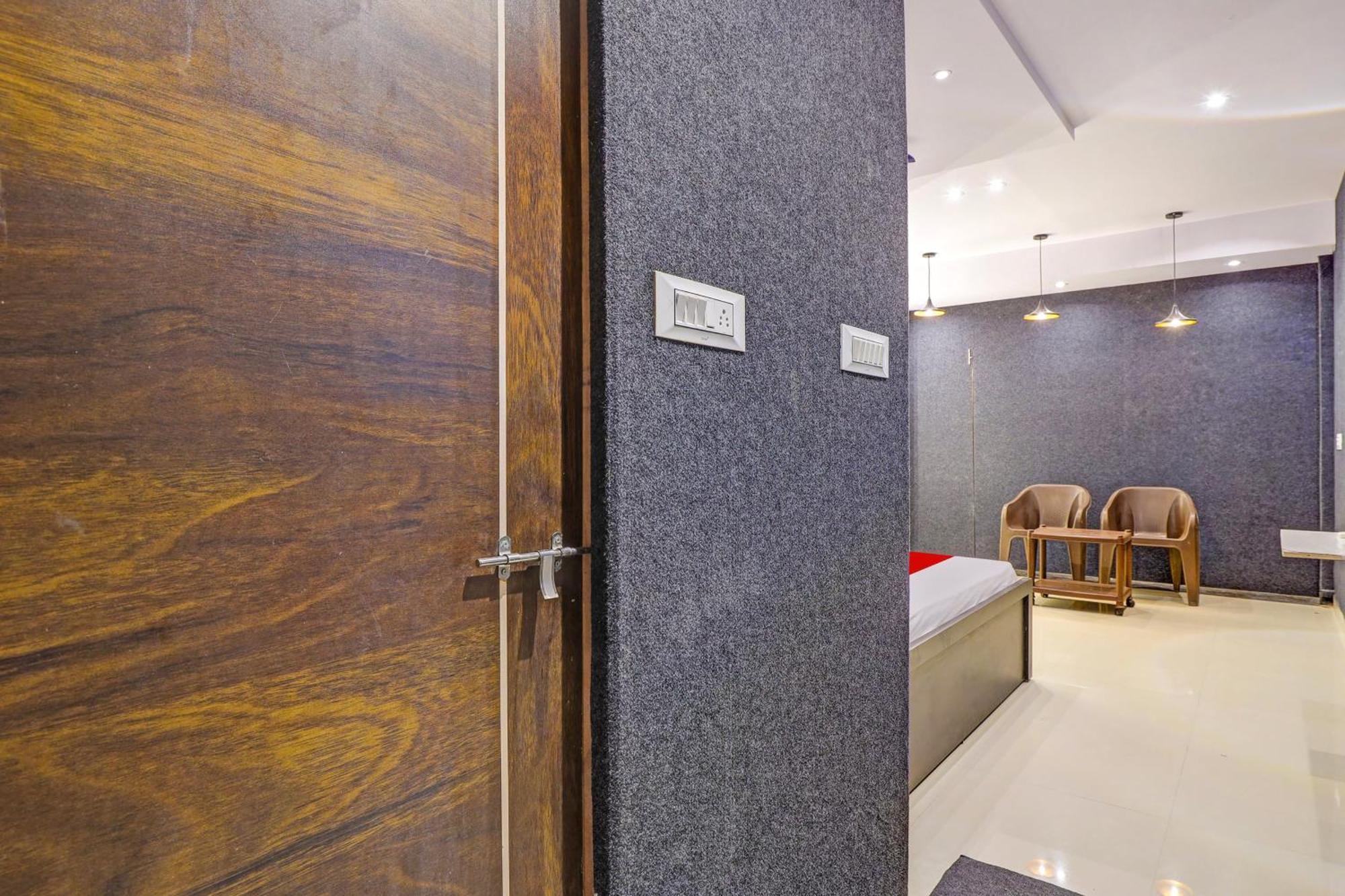 Hotel O Lotus Hotel Surat Ngoại thất bức ảnh