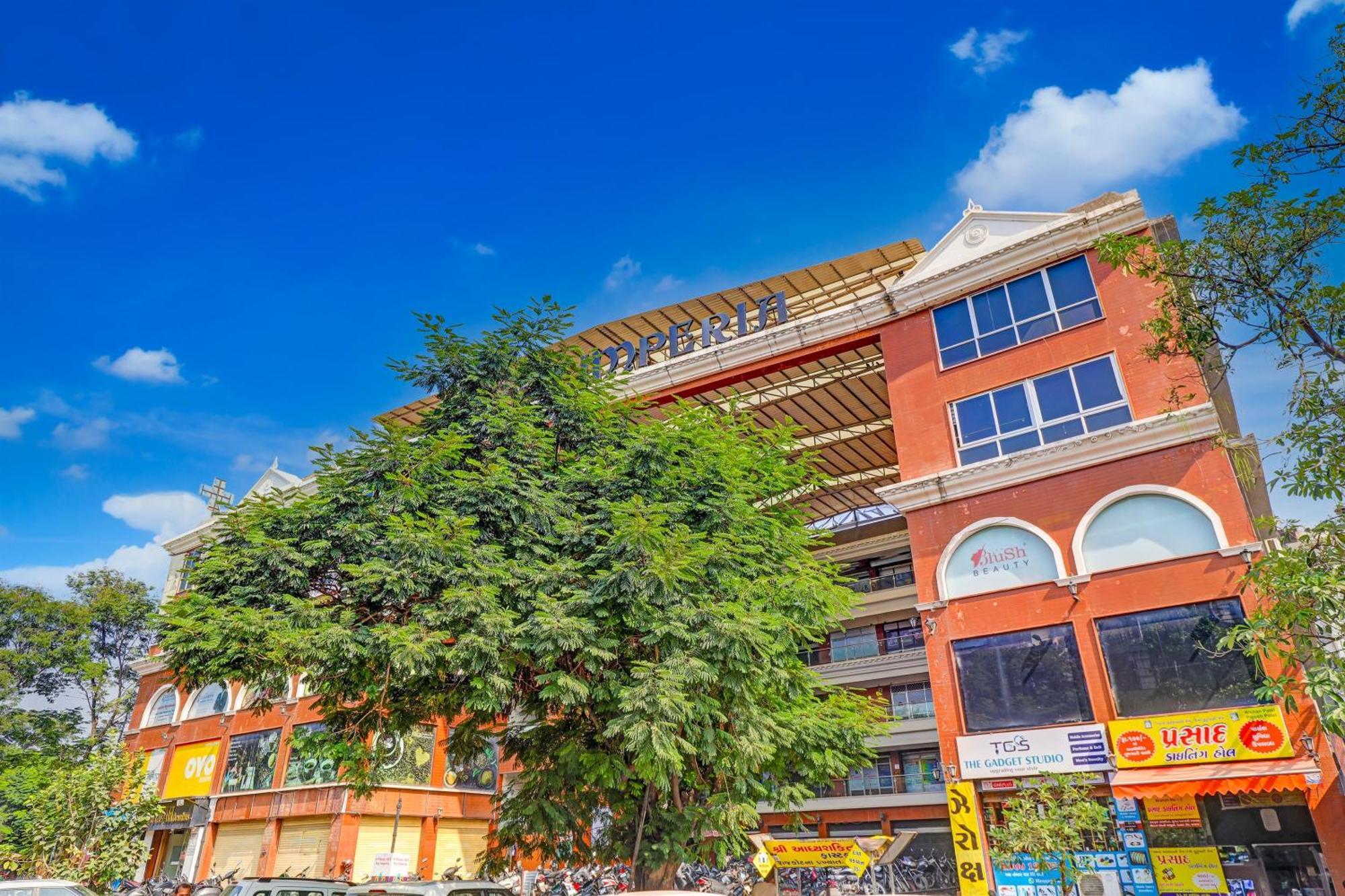 Hotel O Lotus Hotel Surat Ngoại thất bức ảnh